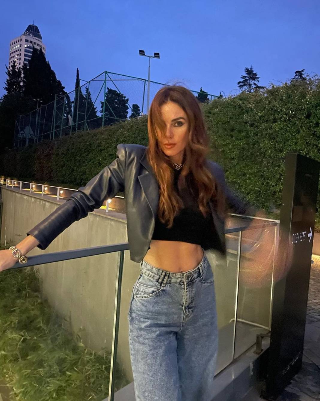 Defne Samyeli kıyafetiyle takipçilerinin diline düştü! O detay anında ortaya çıktı 26